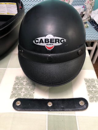 Lote: Cajón, 2 Cascos y Pitón Moto