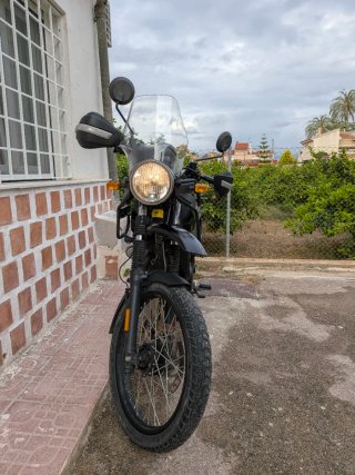 Royal Enfield Himalayan Negra