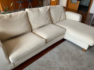 Sofá chaiselongue GRASOLER tela beige.