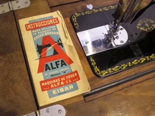 Máquina de coser antigua Alfa