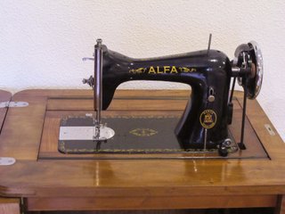 Máquina de coser antigua Alfa