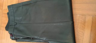Pantalón negro simil piel 5 bolsillos