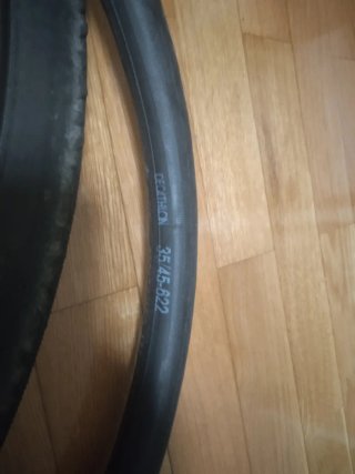2 coperture bici da trekking con camera. 28 pollici.