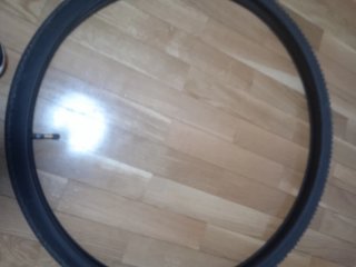 2 coperture bici da trekking con camera. 28 pollici.