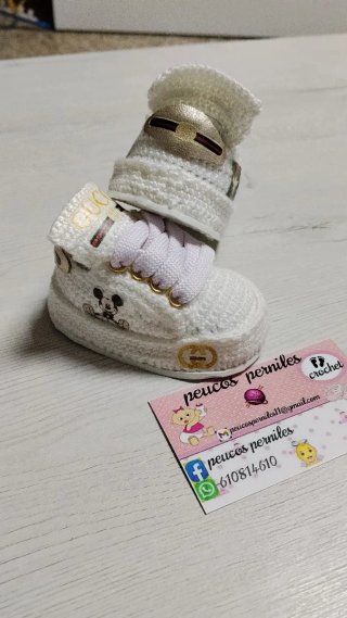 Patucos crochet bebé Miki Mouse