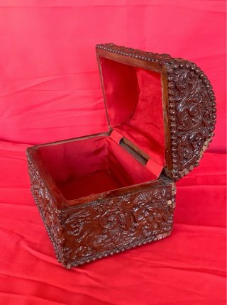 CAJA ANTIGUA CON IMAGEN VIRGEN Y NIÑO JESÚS