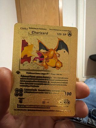 Carta Pokémon Charizard Dorada