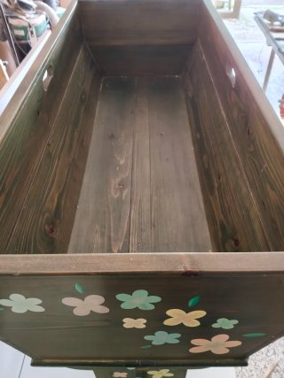 Anaca/Culla in legno decorata