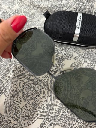 Occhiali da sole Renkten da uomo neri e grigi + astuccio