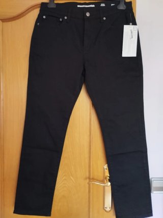 Pantalón vaquero Amazon Essentials negro