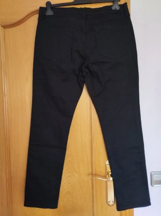 Pantalón vaquero Amazon Essentials negro