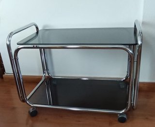 Camarera de cristal y metal