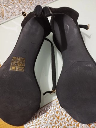 Sandalias de tacón negras para mujer