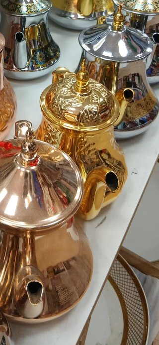 Tetera de metal decorada