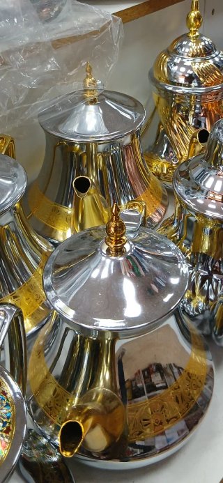 Tetera de metal decorada