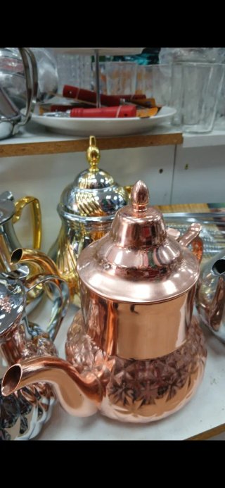 Tetera de metal decorada