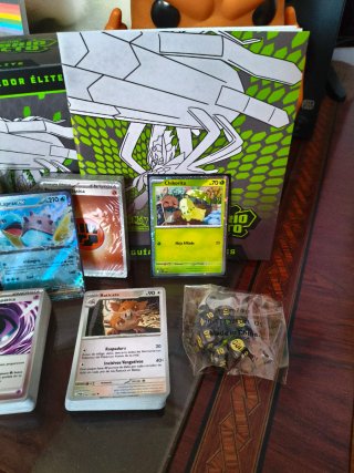 Caja Entrenador Élite Pokémon Equilibrio Perfecto