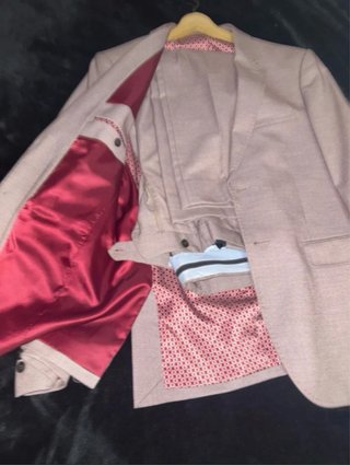Traje rosa hombre usado una vez