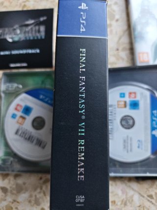 Final Fantasy VII Remake Deluxe PS4