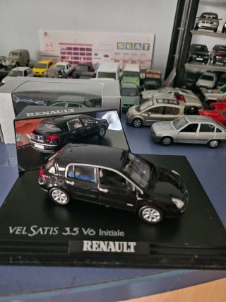 Renault Velsatis 1/43 Initiale