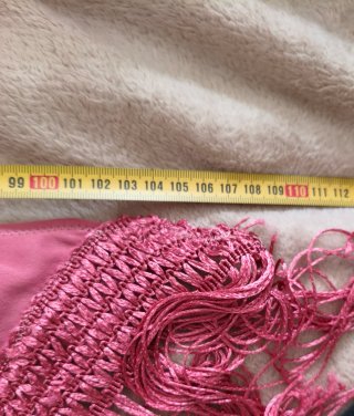 Mantoncillo flamenco rosa bordado