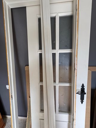 Puerta de madera con cristal