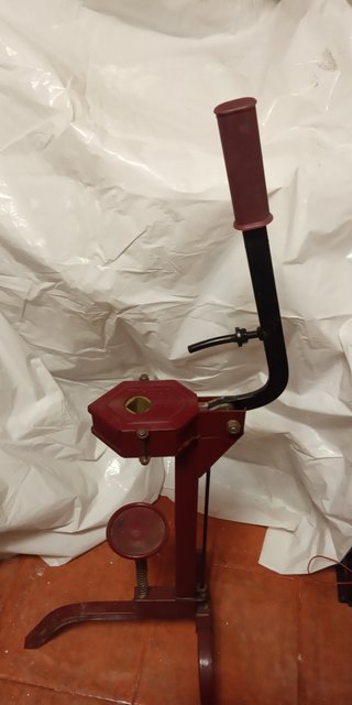 Máquina para poner corchos