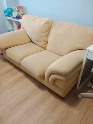 Sofá de 2 plazas color beige