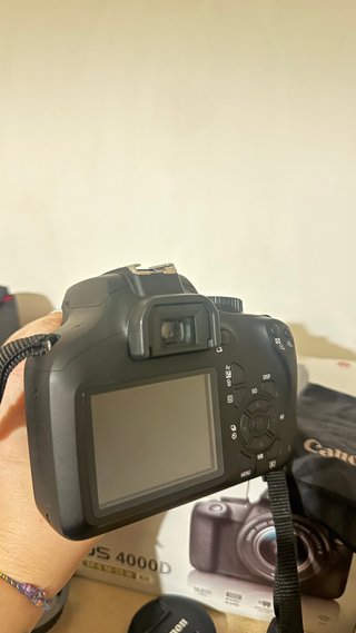 Canon EOS 4000D + Lente 18-55mm III