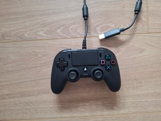Pacchetto PS4 Slim Bianca + Controller Nacon + FIFA 23
