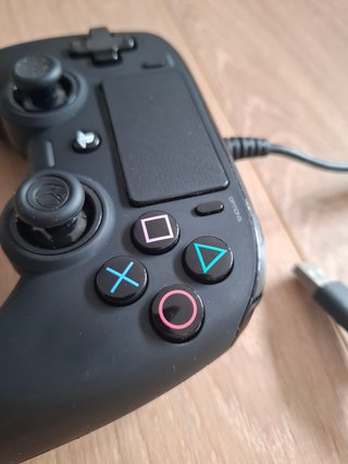 Pacchetto PS4 Slim Bianca + Controller Nacon + FIFA 23