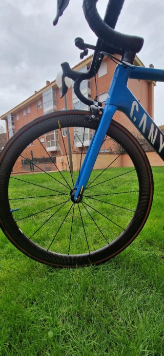 Bicicleta Canyon Ultimate CF SLX 8.0 Di2
