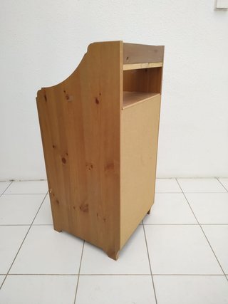 Mesita de noche de madera