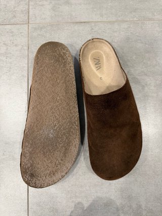 Zuecos de piel marrones