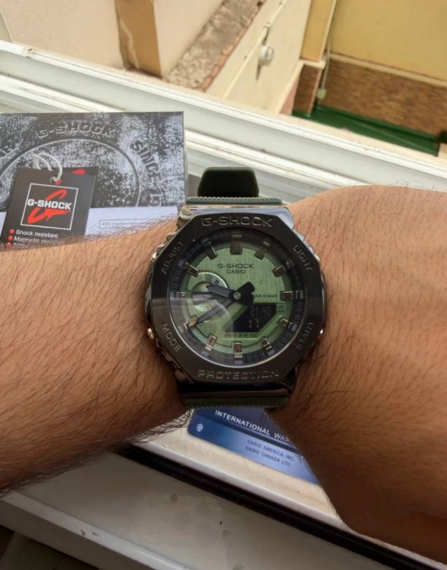 Reloj metálico Verde Militar