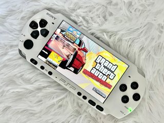 PSP 3000 Sony Blanca + Accesorios