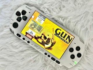 PSP 3000 Sony Blanca + Accesorios