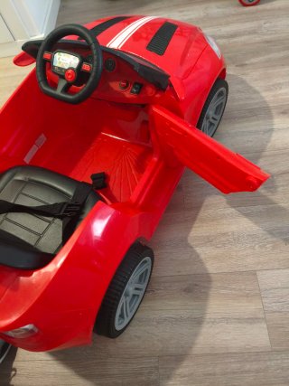 Coche eléctrico infantil rojo
