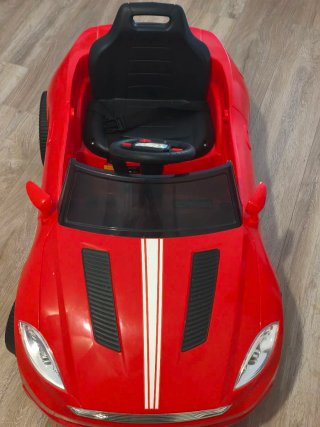 Coche eléctrico infantil rojo
