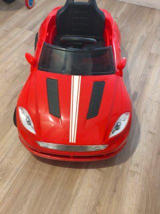 Coche eléctrico infantil rojo