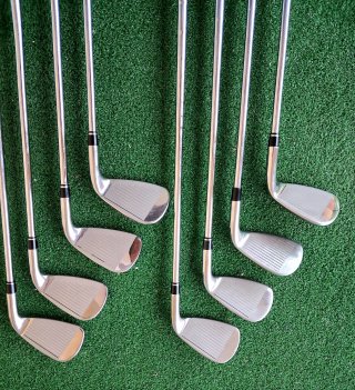 Set Hierros y Wedges Zurdo Wilson D9