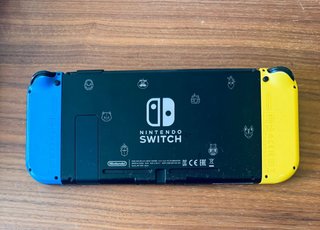 Nintendo Switch + Mario Kart 8 Deluxe + FIFA 2025