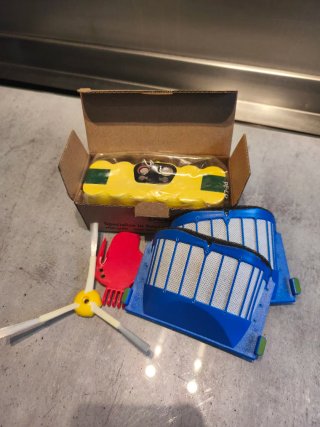 iRobot Roomba 615 + Pack recambios y batería
