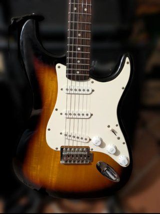 Chitarra Squier Stratocaster + Amplificatore 30 W