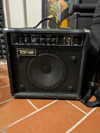 Chitarra Squier Stratocaster + Amplificatore 30 W