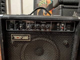 Chitarra Squier Stratocaster + Amplificatore 30 W