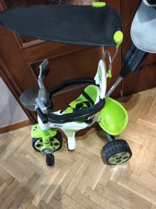 Triciclo infantil con manillar