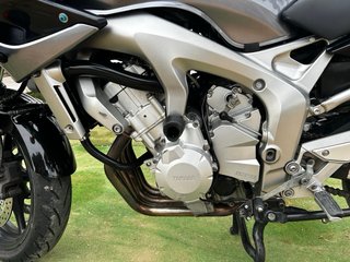 Moto 600 Naked Negra/Plata