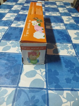 Tren de madera con animales. Juguete de madera.