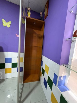 Armario expositor cristal y madera